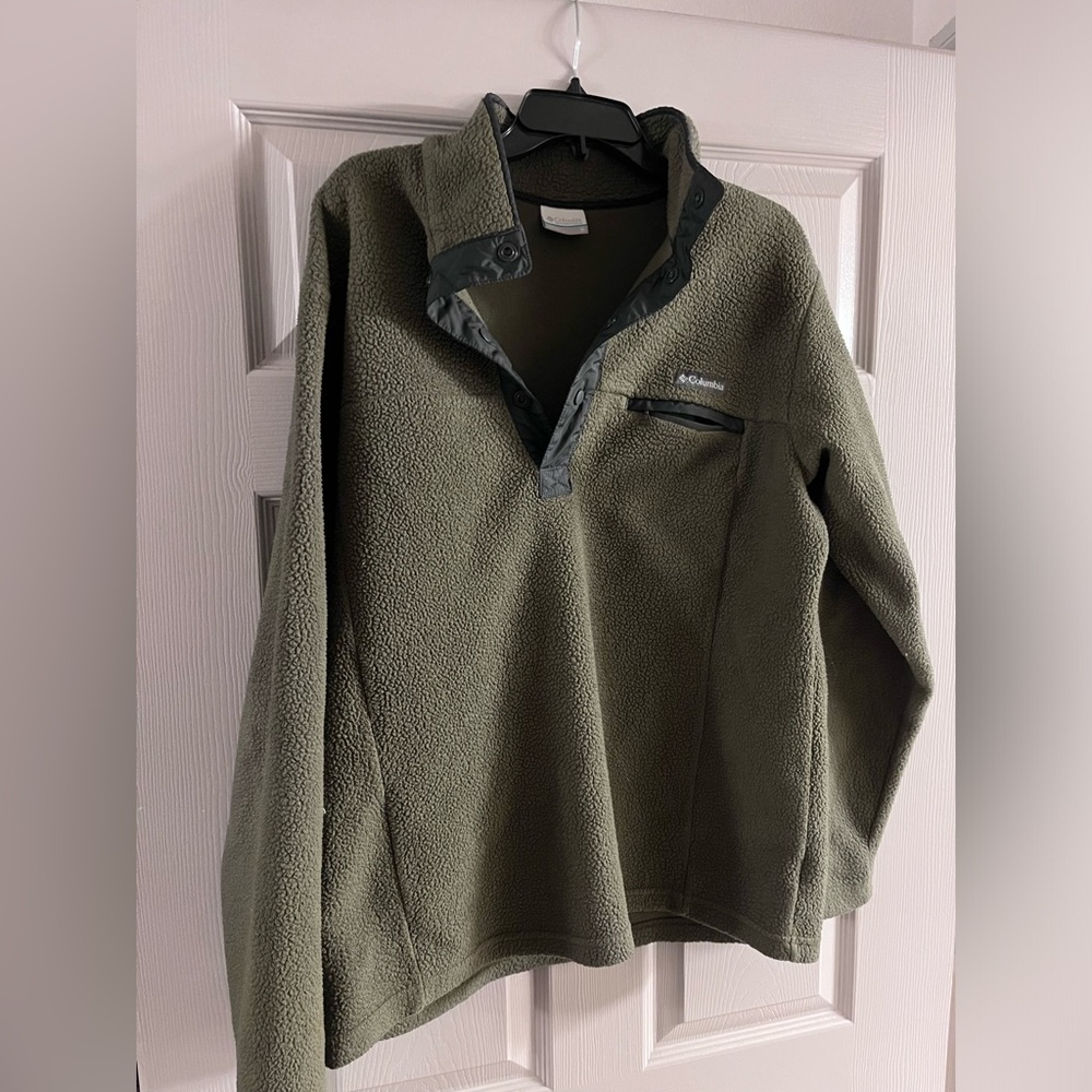 Medium Columbia Sweatshirt